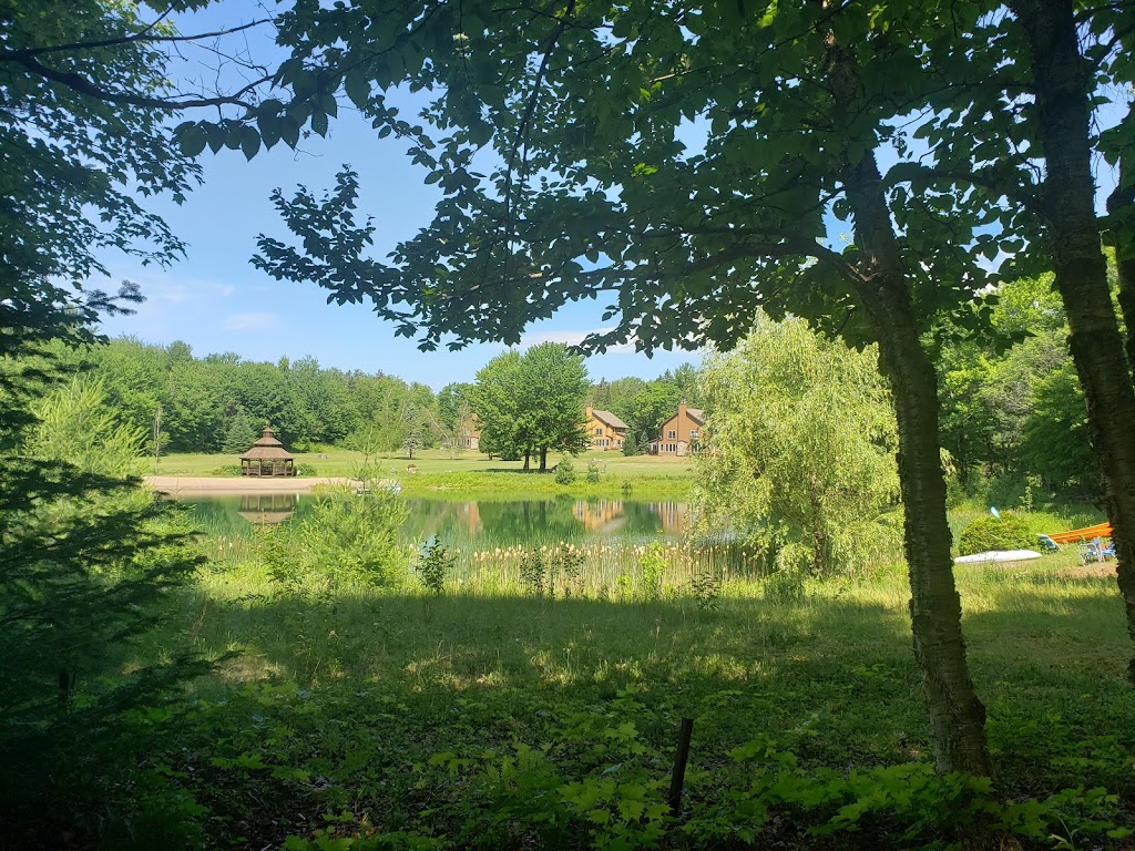 Le Lac à la Fontaine | 815 chemin Lac-Sir-John (Route 329), Lachute, QC J8H 3W9, Canada | Phone: (450) 820-8482