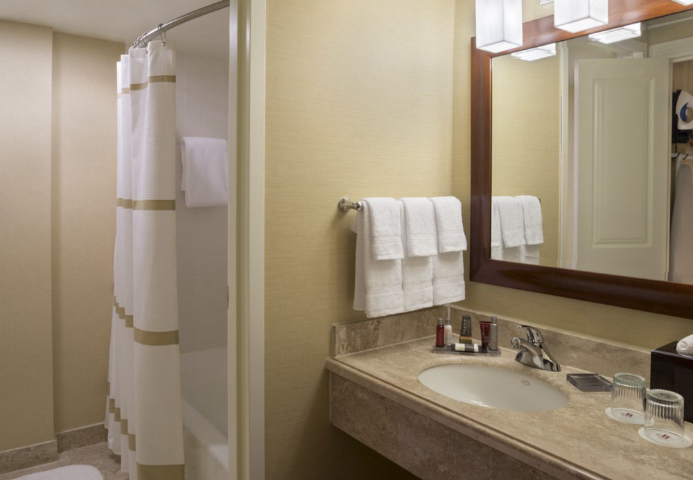 Toronto Airport Marriott Hotel | 901 Dixon Rd, Etobicoke, ON M9W 1J5, Canada | Phone: (416) 674-9400