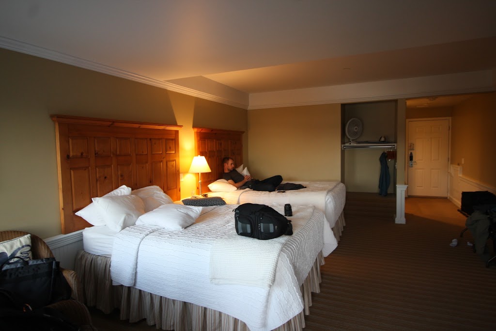 Outlook Inn and New Leaf Cafe on Orcas Island | 171 Main St, Eastsound, WA 98245, USA | Phone: (360) 376-2200