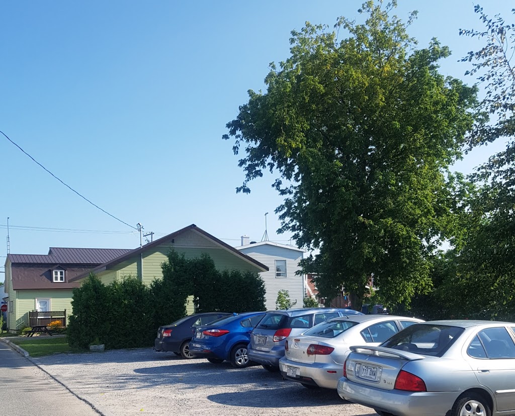 Casse-croûte chez Catherine | 260 Rue Principale, Saint-Alban, QC G0A 3B0, Canada | Phone: (418) 268-4457