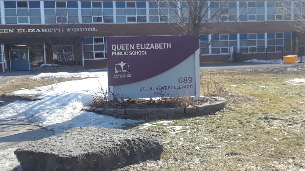 Queen Elizabeth Public School | 689 St. Laurent Blvd, Ottawa, ON K1K 3A6, Canada | Phone: (613) 746-3246