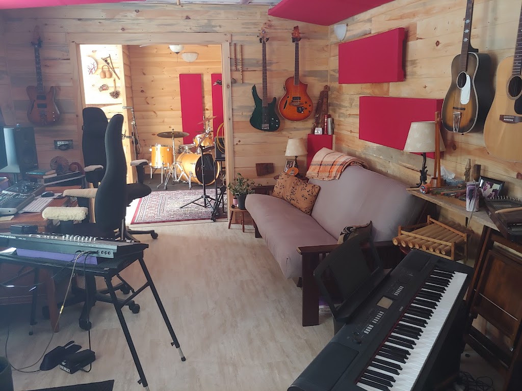 Glory Studios | 29 Glory Crescent, Bancroft, ON K0L 1C0, Canada | Phone: (613) 334-0409