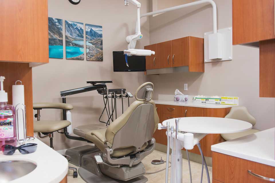 Admirals Walk Dental | 1505 Admirals Rd, Victoria, BC V9A 2P8, Canada | Phone: (250) 477-4444