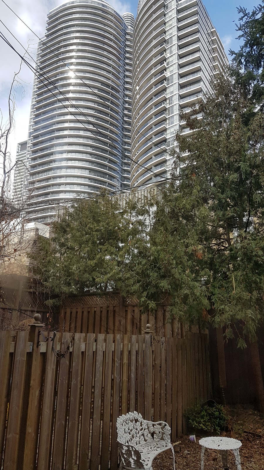 Margie Townhome Suites | 44 McGill St, Toronto, ON M5B 1H2, Canada | Phone: (416) 875-6327