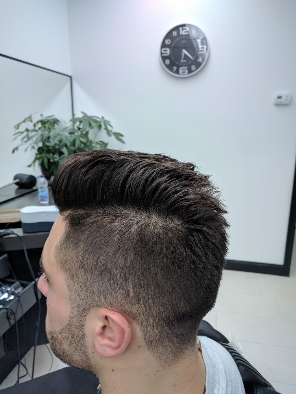 Barbier Belmont, Kirkland, West Island | 110 Rue du Barry, Kirkland, QC H9H 4P8, Canada | Phone: (514) 426-6565
