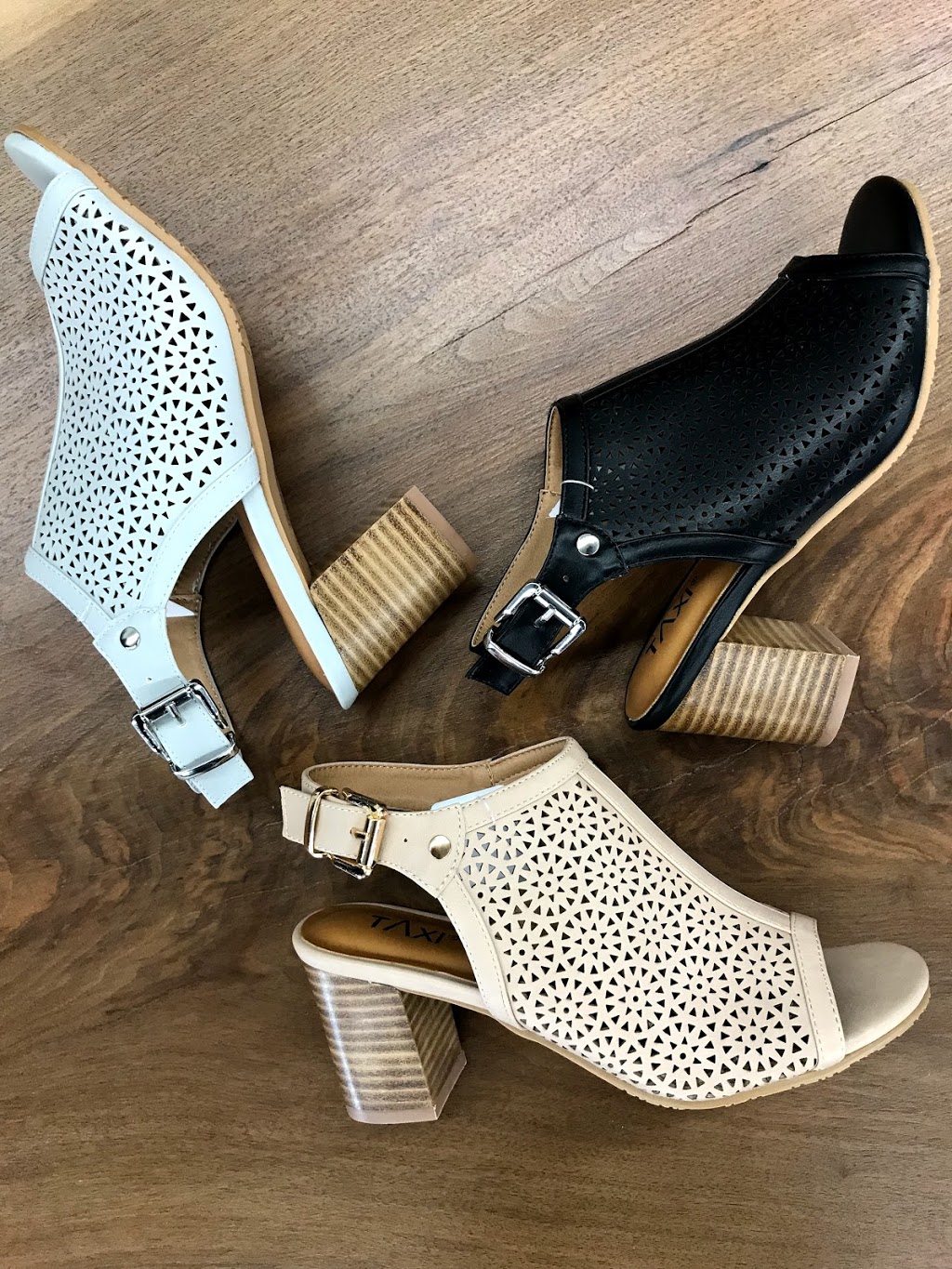Murrays Clothing & Footwear | 95 Peel St, New Hamburg, ON N3A 1E7, Canada | Phone: (519) 662-3000