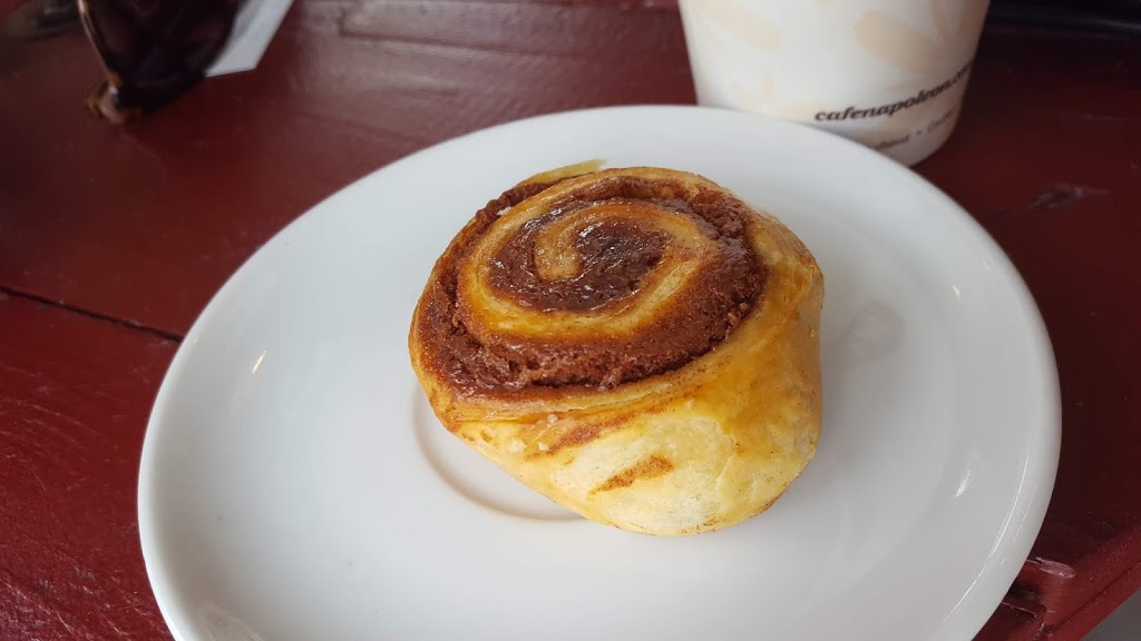 Le Café du passeur | 242 Chemin des Patriotes N, Mont-Saint-Hilaire, QC J3H 3H3, Canada | Phone: (450) 467-5555