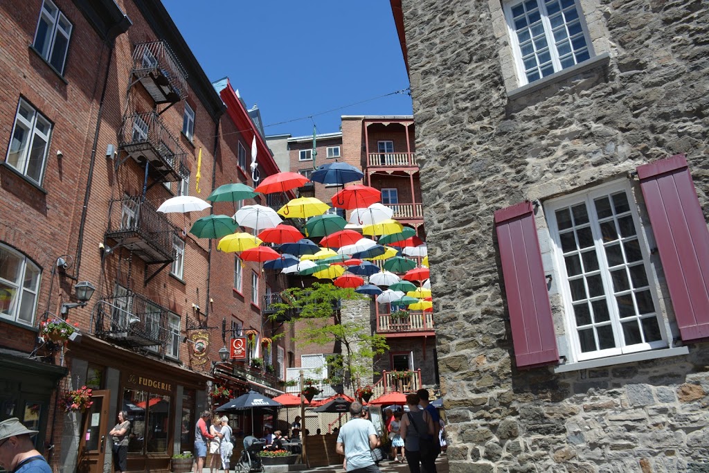 Place Champlain | 25 Rue du Marché-Champlain, Québec, QC G1K 4H2, Canada | Phone: (418) 692-4242