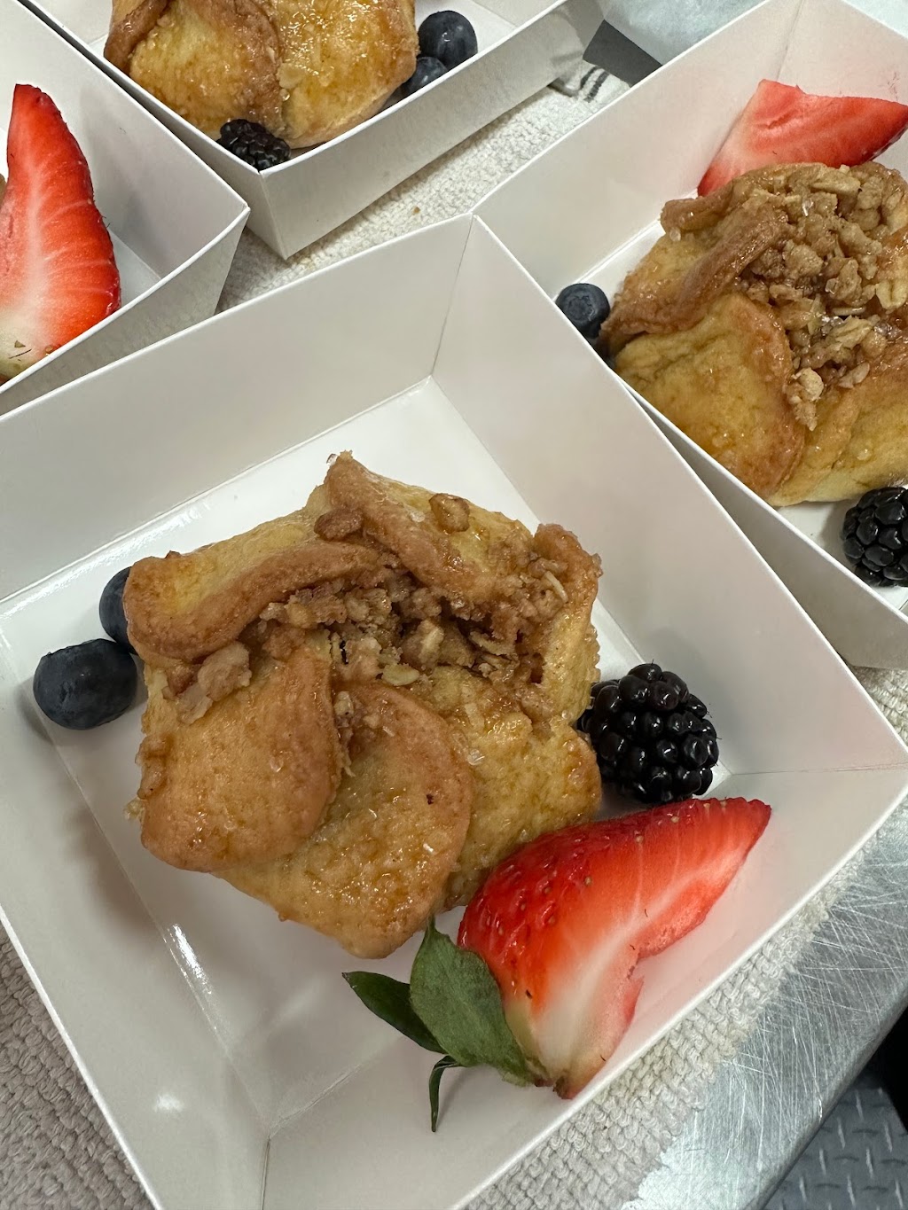 Salut Outdoor Bistro | 21 Allingham Ln, Combermere, ON K0J 1L0, Canada | Phone: (613) 318-6000