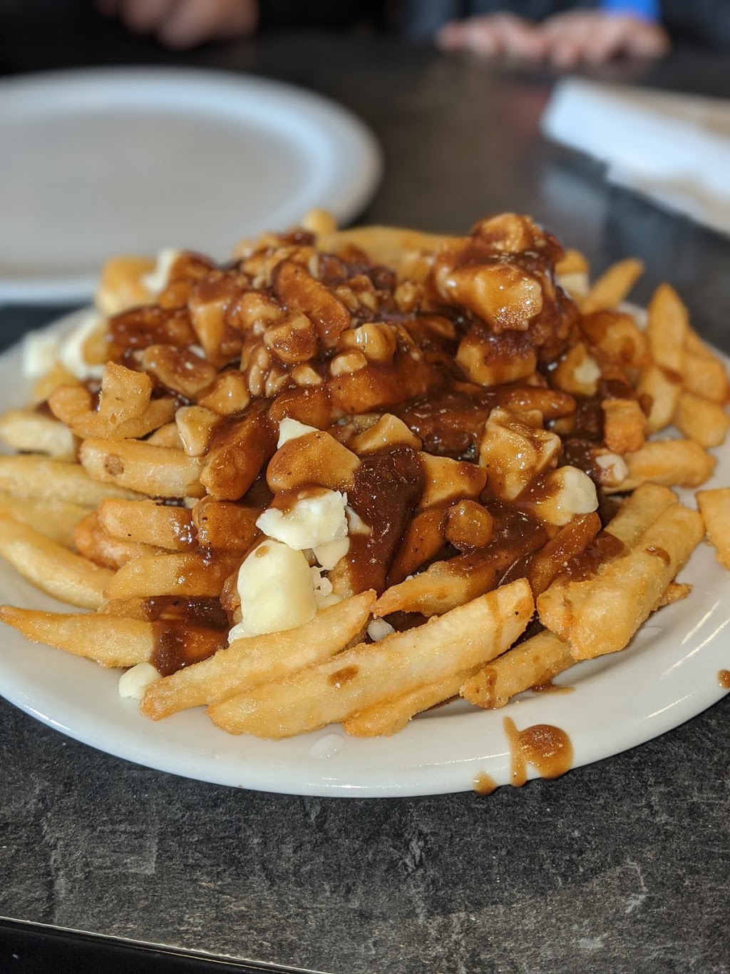 Luxx Deli Bistro | 73 Boulevard de la Gappe #E5, Gatineau, QC J8T 2G1, Canada | Phone: (819) 243-4790