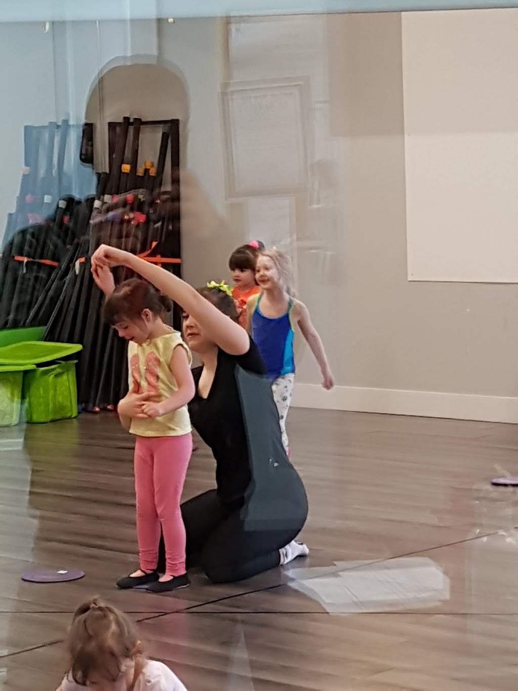 Studio Moov | 4575 Boulevard de la Grande-Allée, Boisbriand, QC J7H 1M8, Canada | Phone: (450) 951-9561