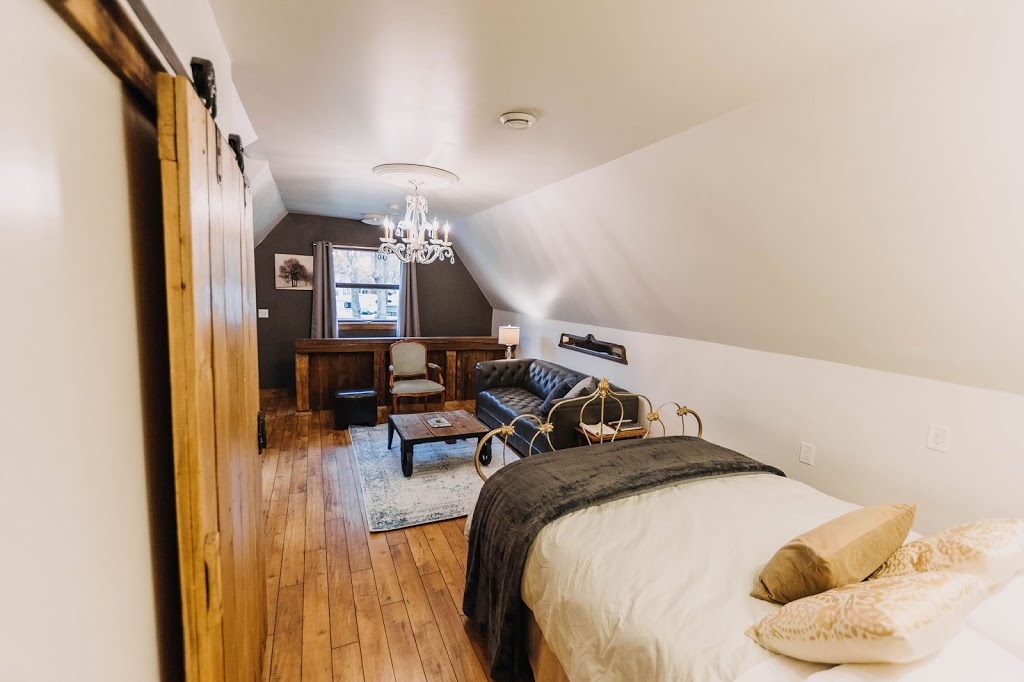 Iron Kettle Bed and Breakfast | 7005 Essex County Rd 46, Comber, ON N0P 1J0, Canada | Phone: (226) 782-0268