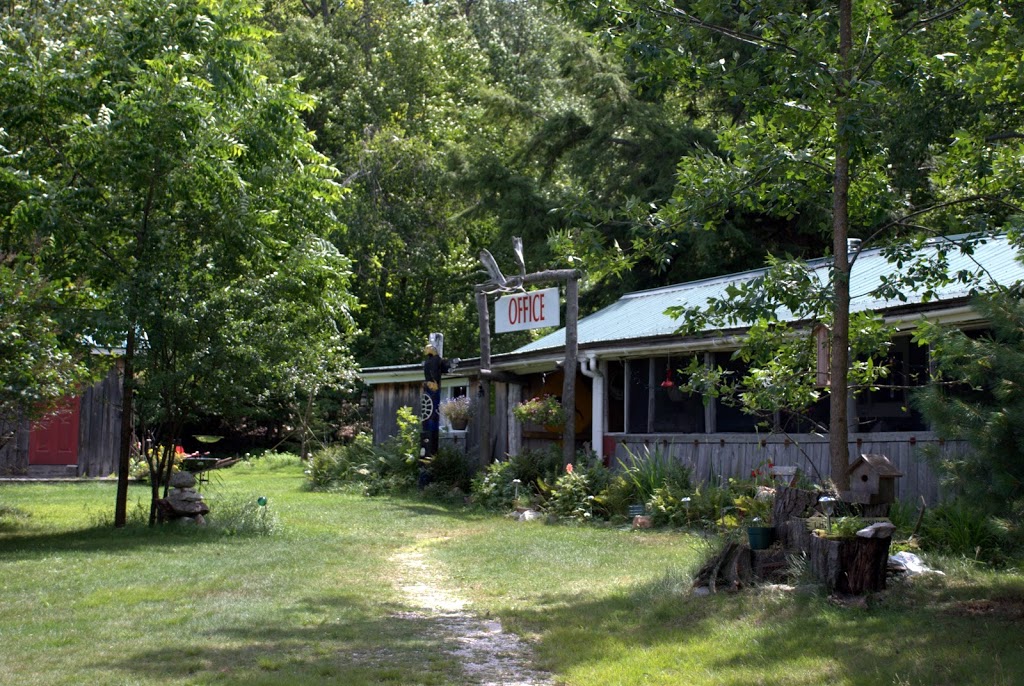 Bearskin Lodge & Outfitters | 1068 Lake St, Whitefish Falls, ON P0P 2H0, Canada | Phone: (705) 285-4540