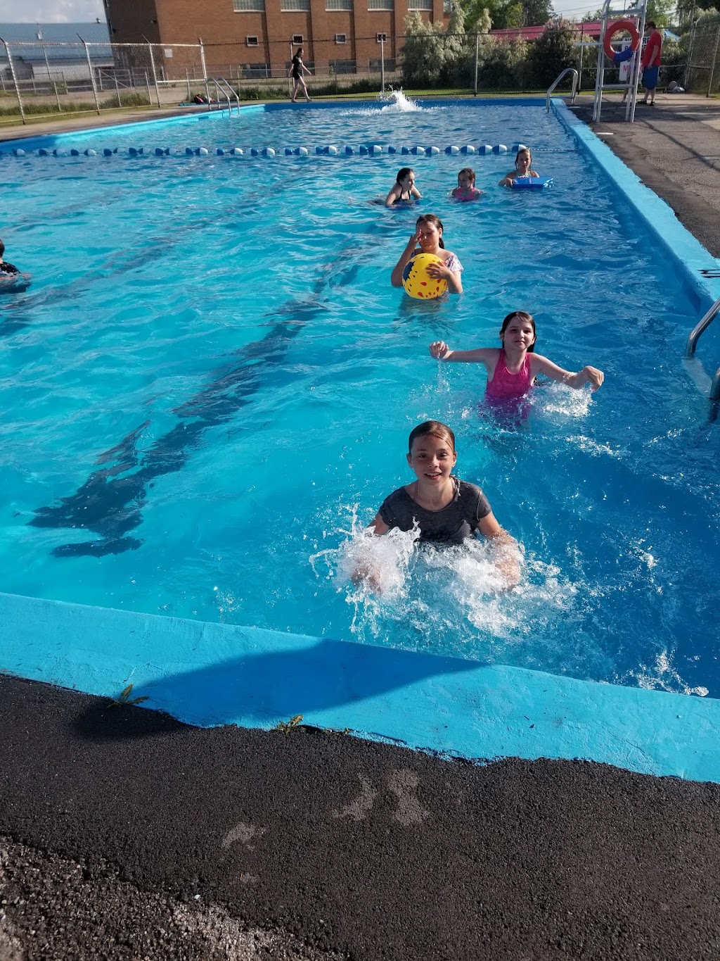 Piscine Municipale | 320 Rue Bill-Clément, Thurso, QC J0X 3B0, Canada | Phone: (819) 985-3252