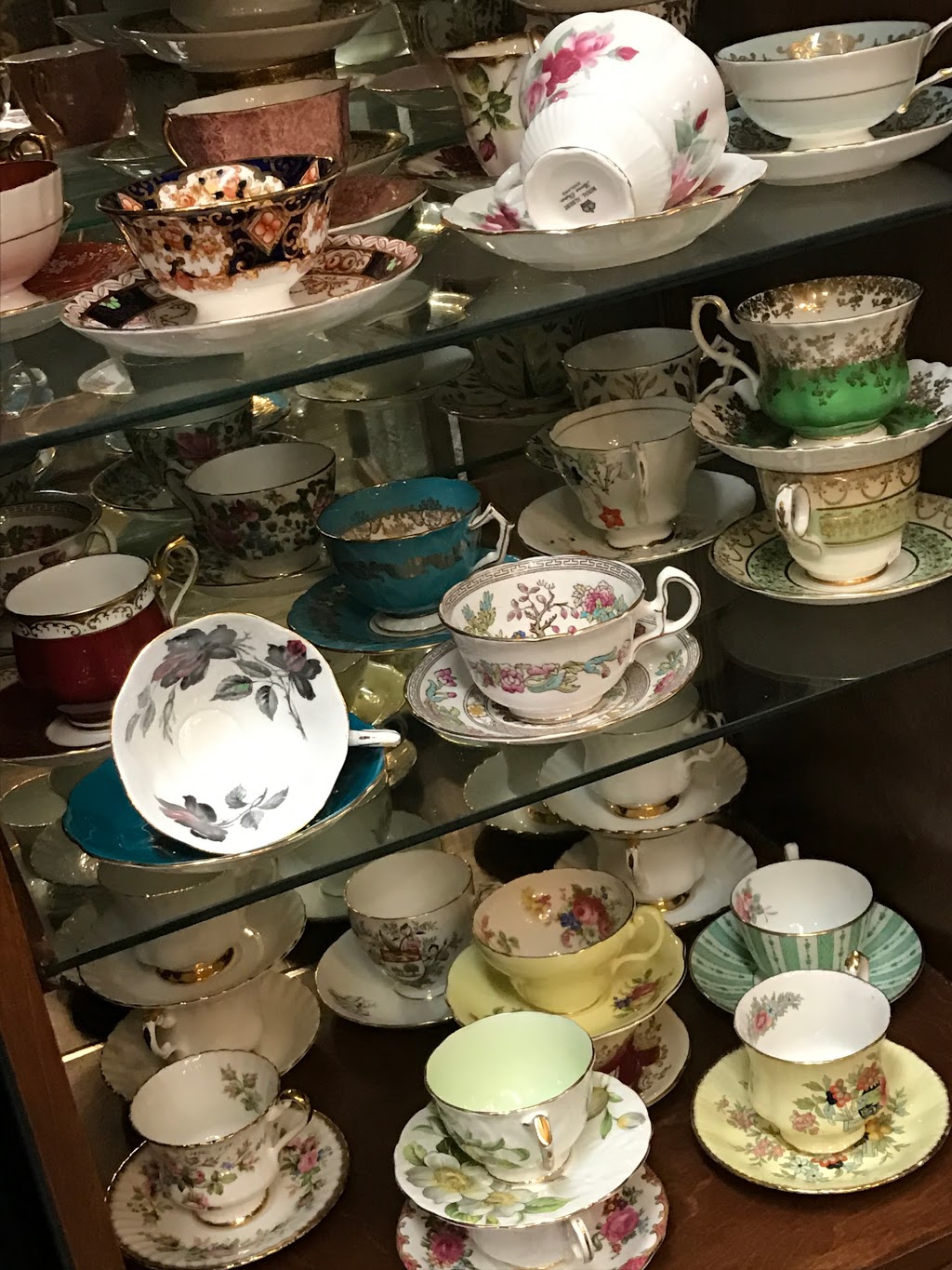 Treasure Hunt Antiques & Rentals | 3150 Cambie St, Vancouver, BC V5Z 2W2, Canada | Phone: (604) 559-4669