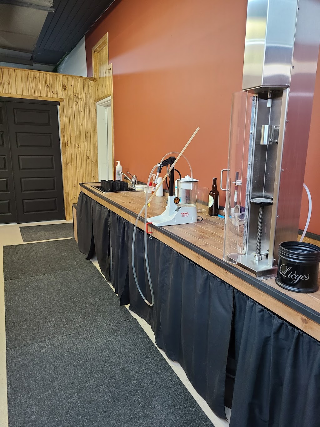 Coin du vin Joliette | 550 Rue de Lanaudière, Joliette, QC J6E 3M4, Canada | Phone: (450) 752-2573