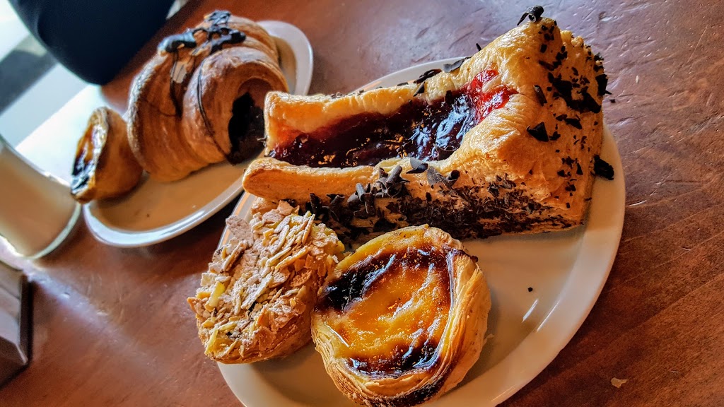 Lazar Famous Deli & Bakery | 325 Central Pkwy W Unit 12, Mississauga, ON L5B 3X9, Canada | Phone: (905) 896-1040