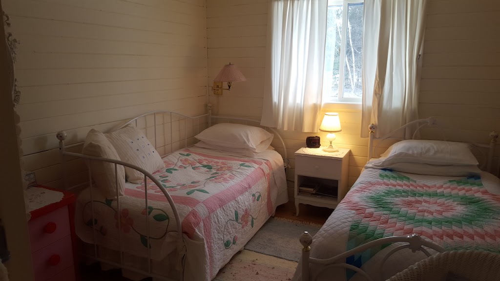 The Farmers Walk Bed and Breakfast | 833345 4 Line E, Orangeville, ON L9W 5Z4, Canada | Phone: (519) 942-1775
