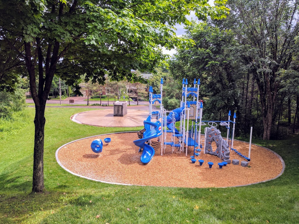 The Escarpment Park | Boulevard Lebourgneuf, Québec, QC G2C, Canada | Phone: (418) 641-6290