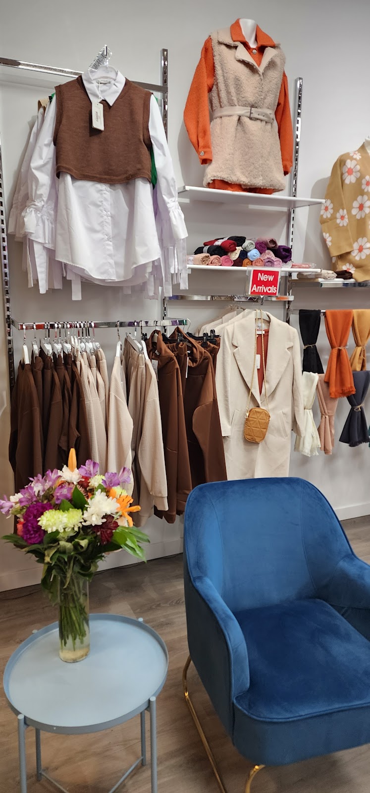 Newins Boutique | 3049 Carling Ave, Ottawa, ON K2B 7K3, Canada | Phone: (514) 659-3025