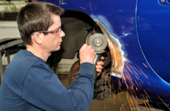 Courtesy Collision Centre | car repair | 528 Broad St, Regina, SK S4R 1X8, Canada | 3065225800 OR +1 306-522-5800