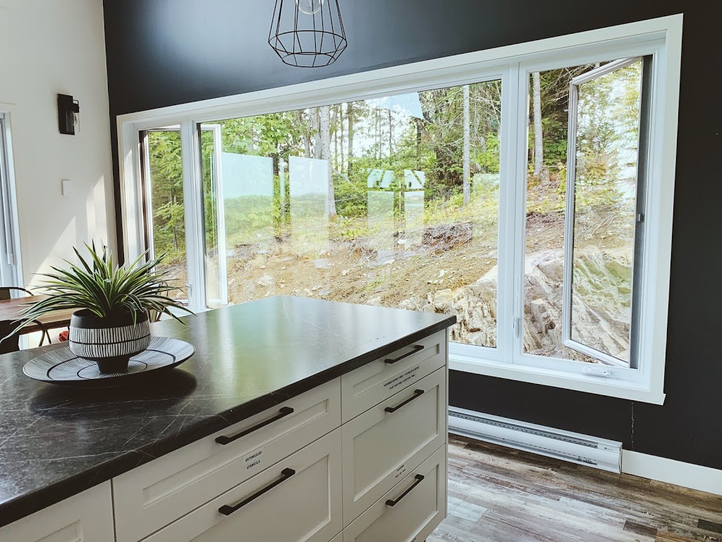 Chalet de la Petite Ourse | 61 Rue de la Corniche, Les Éboulements, QC G0A 2M0, Canada | Phone: (514) 975-1585
