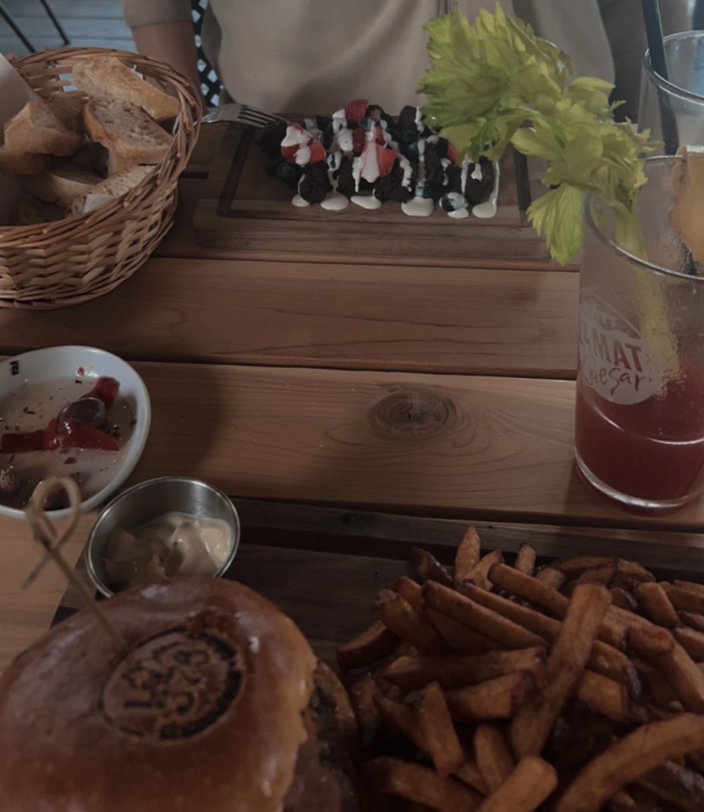 Le 376 - Charcuterie • Bistro | 376 Rue Allard, Saint-Donat-de-Montcalm, QC J0T 2C0, Canada | Phone: (819) 424-0303
