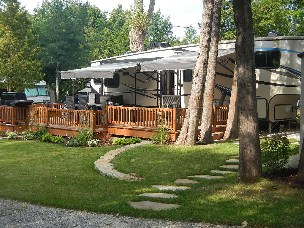 Camping Russeltown | 258 Rue Notre Dame, Saint-Chrysostome, QC J0S 1R0, Canada | Phone: (450) 826-4841