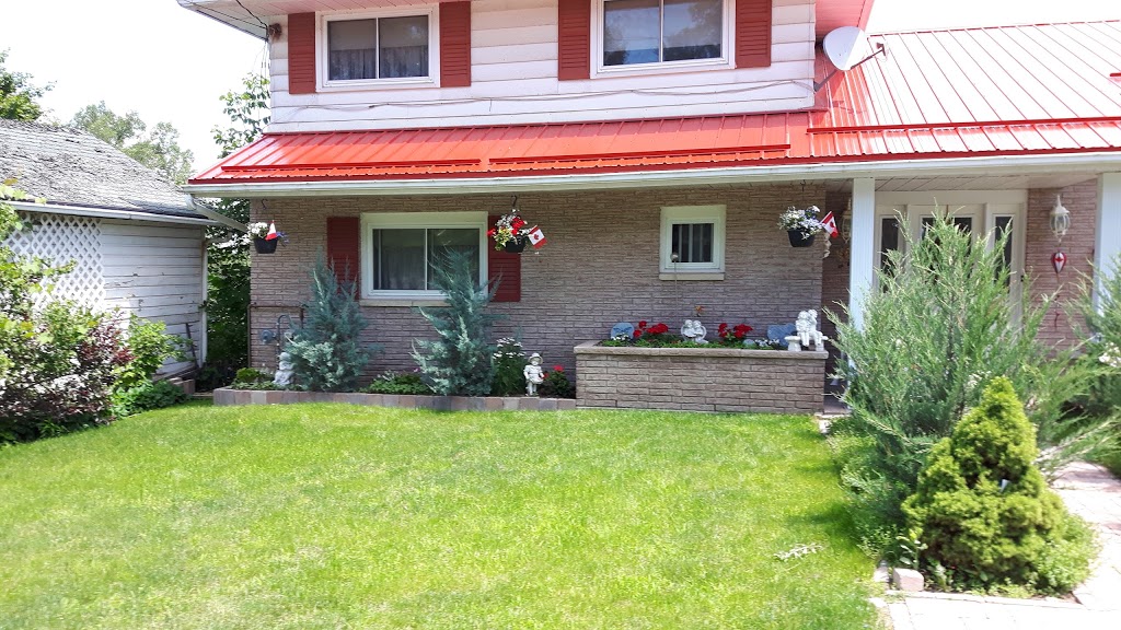 LAKESIDE HOLIDAYS | 226 Victoria St S, Tweed, ON K0K 3J0, Canada | Phone: (905) 626-3437