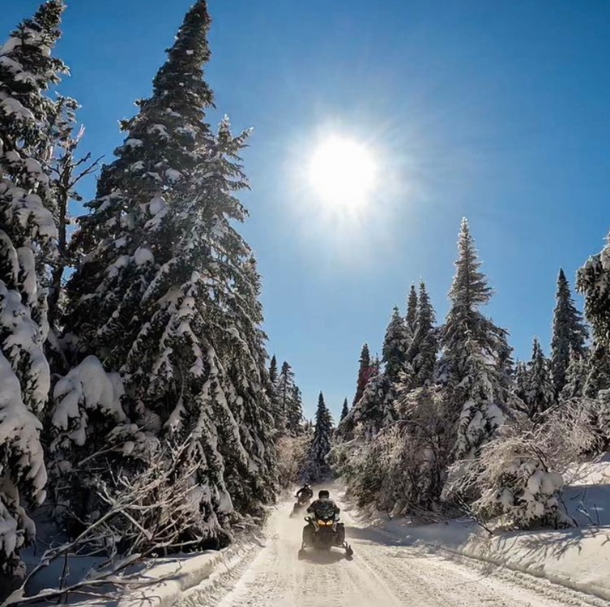 Canada Motoneige - Voyages et séjour en motoneige au Québec | 182 Chem. de lAéroport, La Macaza, QC J0T 1R0, Canada | Phone: (819) 592-5925