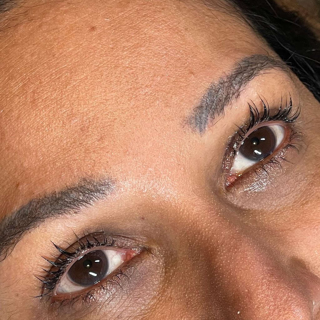 Flower lashes | 3136 Turner Crescent, London, ON N6M 0A1, Canada | Phone: (780) 935-5277
