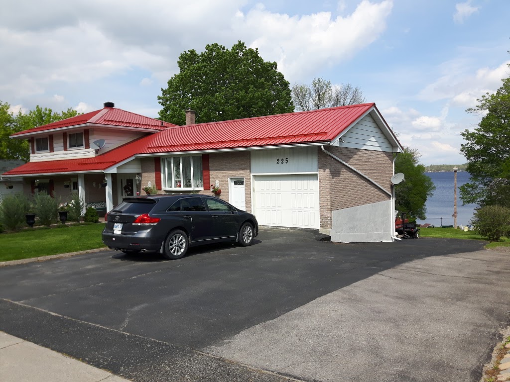 LAKESIDE HOLIDAYS | 226 Victoria St S, Tweed, ON K0K 3J0, Canada | Phone: (905) 626-3437