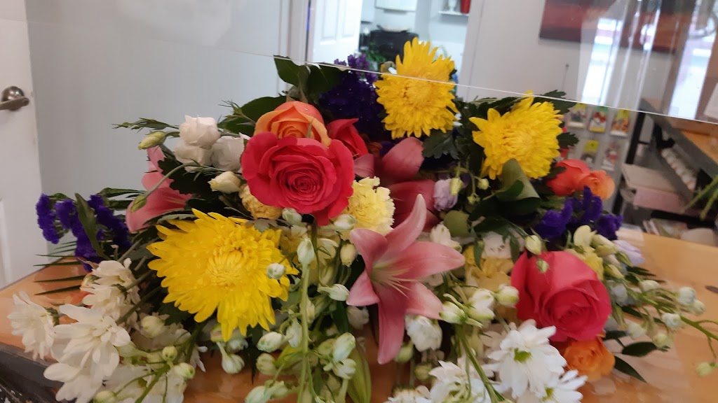 Kelly Greens Flower & Gift Shop | 20 Grand Ave S unit 101, Cambridge, ON N1S 2L4, Canada | Phone: (519) 621-5210