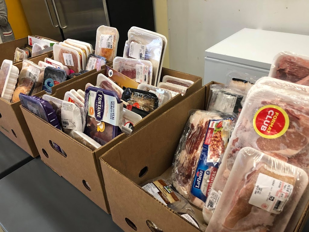 Centrale alimentaire La Tuque | 803 Rue Castelnau, La Tuque, QC G9X 2P7, Canada | Phone: (819) 680-2124