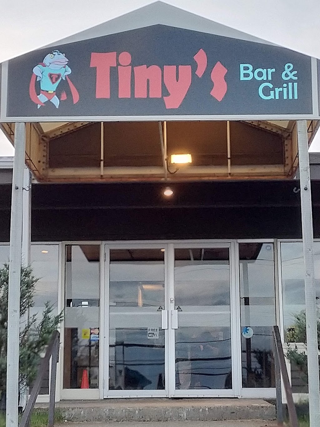 Tinys | 686 Topsail Rd, St. Johns, NL A1E 2E2, Canada | Phone: (709) 745-3443