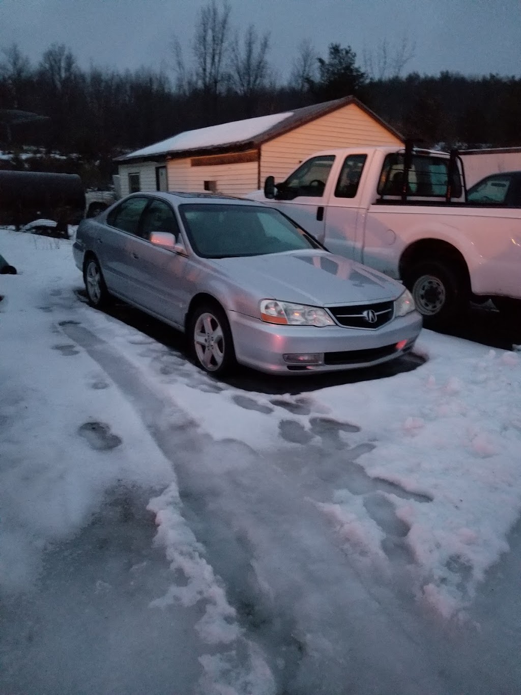 BELLEVILLE AUTO RECOVERY INC | 104 Guffin Ln, Stirling, ON K0K 3E0, Canada | Phone: (613) 395-2000