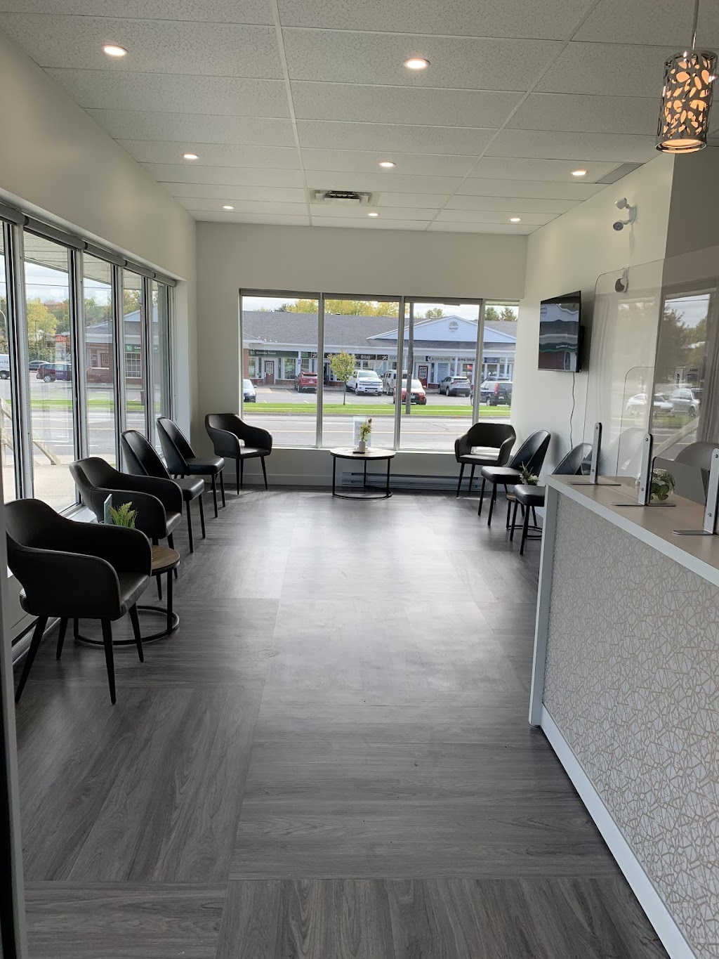 Diamond Dental Orleans Blackburn Hamlet | 110 Bearbrook Rd Unit : 1, Gloucester, ON K1B 5R2, Canada | Phone: (613) 424-1010