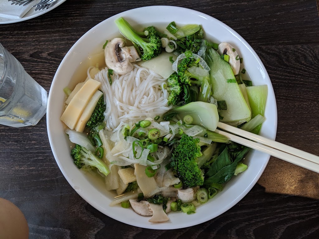 Pho Binh Minh Restaurant 2nd location | 706 Queenston Rd, Hamilton, ON L8G 1A2, Canada | Phone: (905) 661-0404