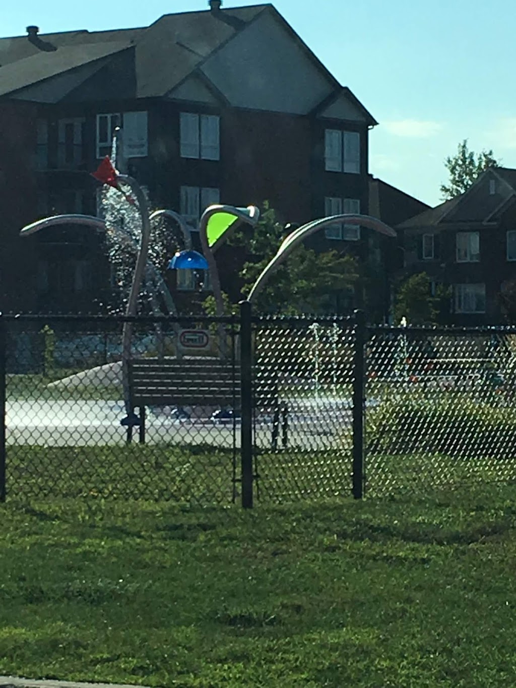 Parc Charpentier-Chevrier / Charpentier-Chevrier Park | 6080 Boulevard Chevrier, Brossard, QC J4Z 3H6, Canada