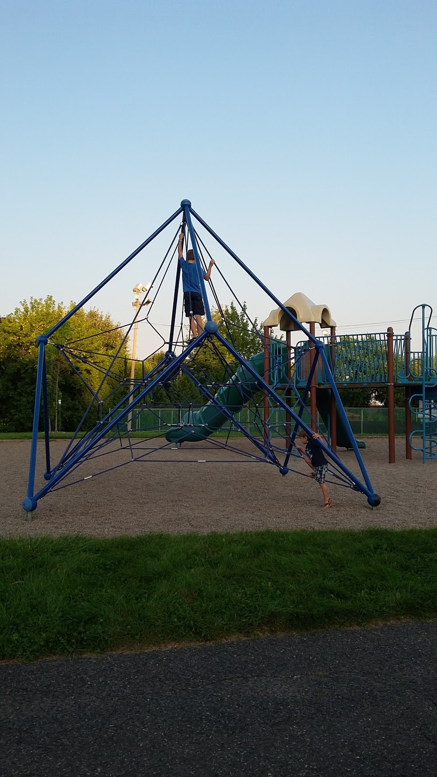 Parc Bisaillon | 1950 Rue la Corne, Saint-Bruno-de-Montarville, QC J3V 5A1, Canada | Phone: (450) 441-8418