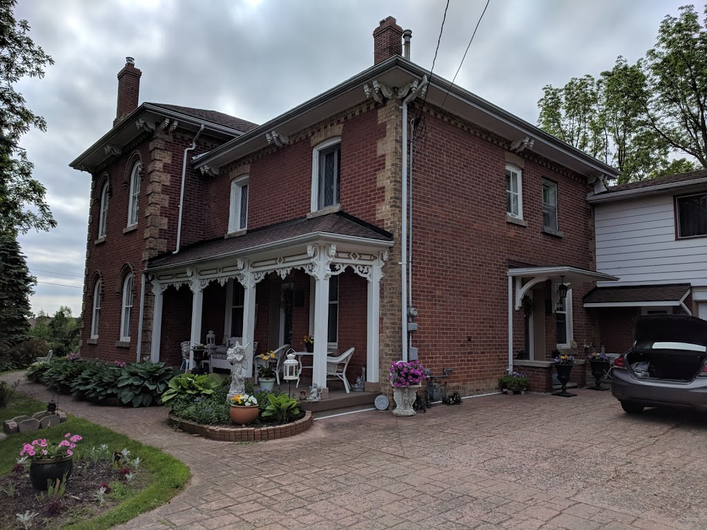 Two Roses B & B | 6 Thompson St, Saint George, ON N0E 1N0, Canada | Phone: (519) 448-9999