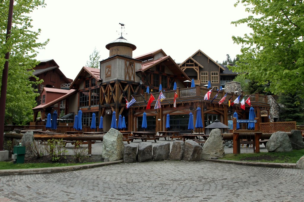 Dustys Bar & BBQ | 2040 London Ln RR 2, Whistler, BC V0N 1B2, Canada | Phone: (604) 905-2171