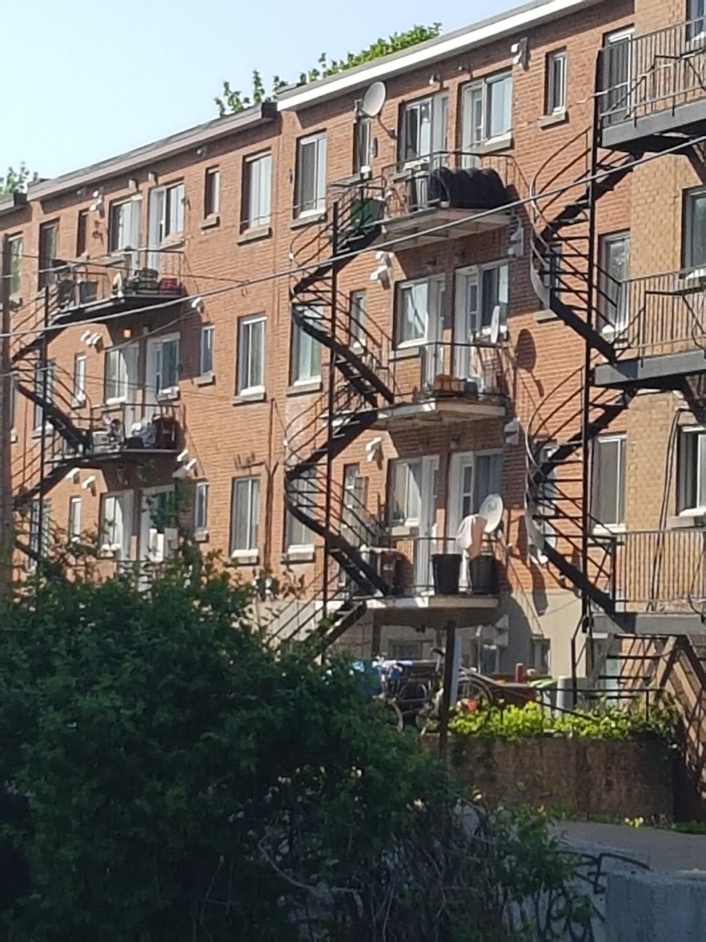 Motel St-Jacques | 1980 Westmore Ave, Montreal, QC H4B 1Z3, Canada | Phone: (514) 489-8611