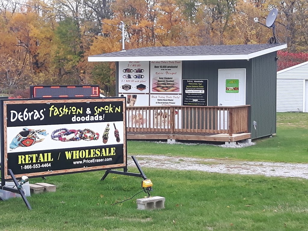 Debra’s Fashion & Smok’n Doodads | 2299 Chiefswood Rd, Ohsweken, ON N0A 1M0, Canada | Phone: (519) 757-9540