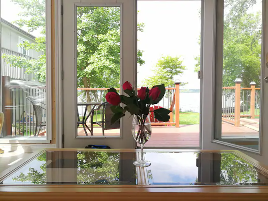 Annies Lakefront Cottage | 112 Starr Blvd, Little Britain, ON K0M 2C0, Canada | Phone: (647) 686-9288
