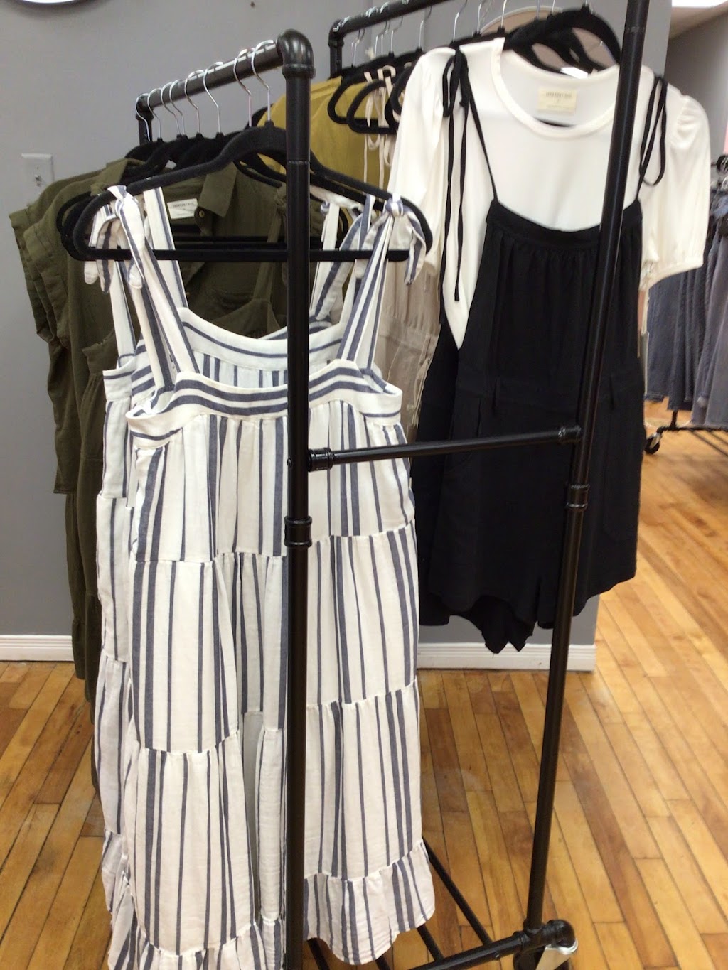 Micheles Doorway to Splendour | 10 Beckwith St S, Smiths Falls, ON K7A 2A8, Canada | Phone: (613) 283-9942