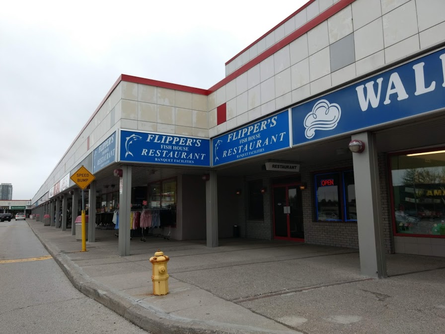 Flippers Fish House | 2300 Lawrence Ave E, Scarborough, ON M1P 2K9, Canada | Phone: (416) 759-6671
