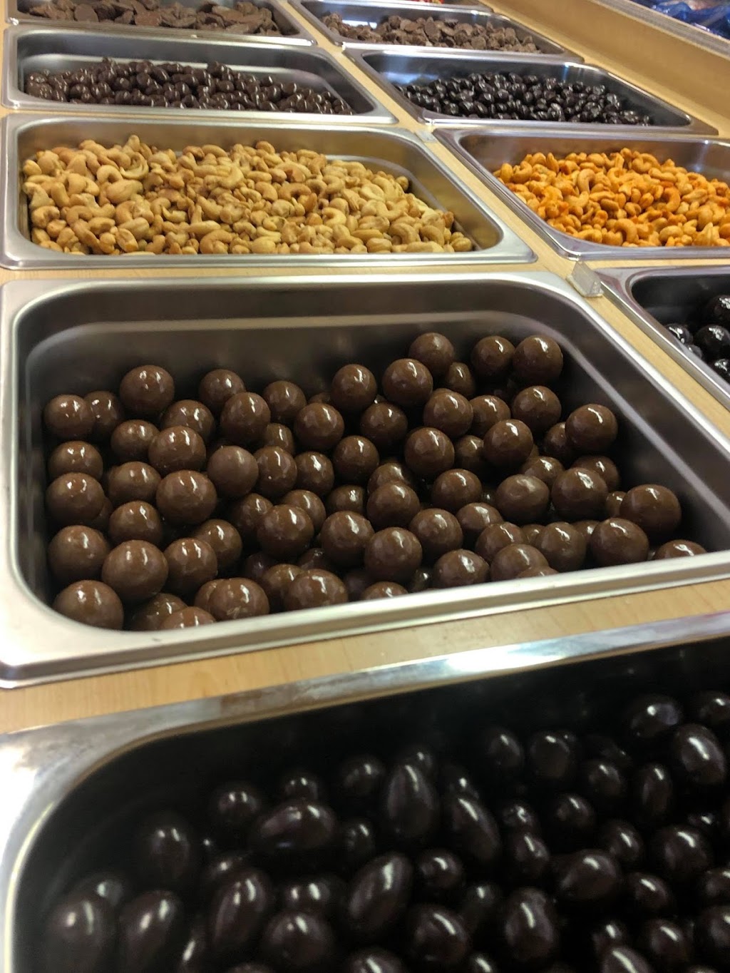 Confiserie Clémex | 143 Bd Maple, Châteauguay, QC J6J 3R1, Canada | Phone: (450) 201-5566