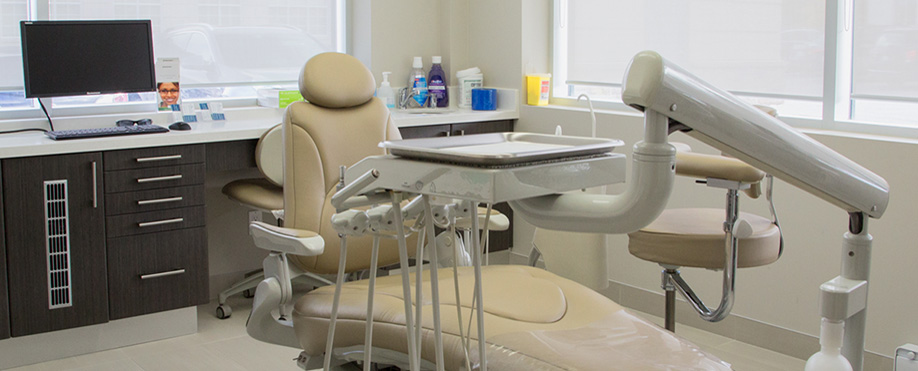 Aurora Periodontal Centre | 248 Earl Stewart Dr Suite 100, Aurora, ON L4G 6V8, Canada | Phone: (905) 713-3355