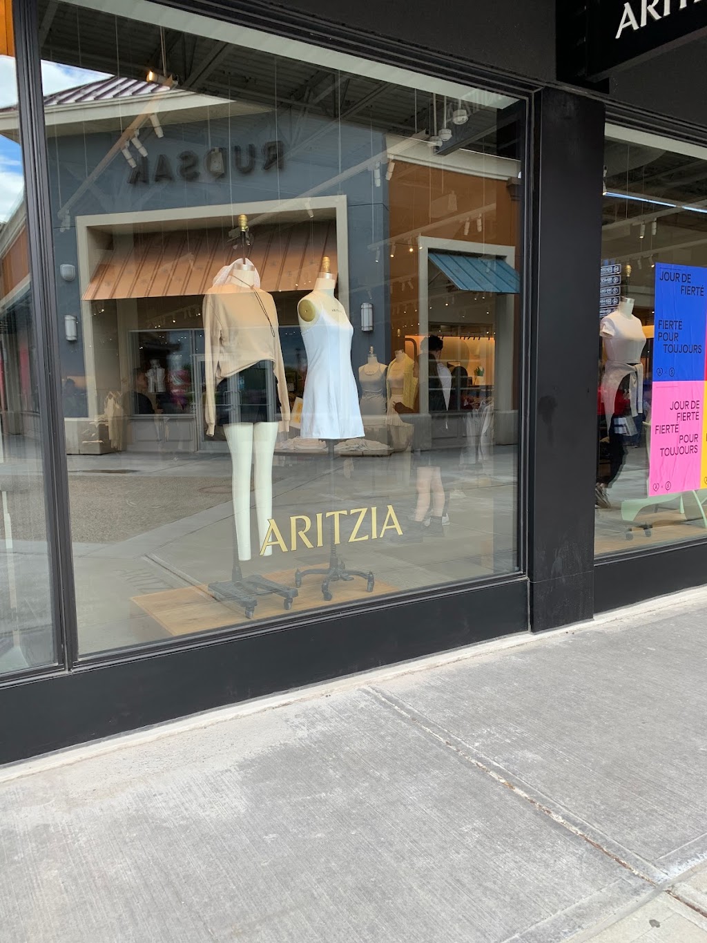 Aritzia | 19001 Chemin Notre Dame #102, Blainville, QC J7C 5L4, Canada | Phone: (450) 979-1425